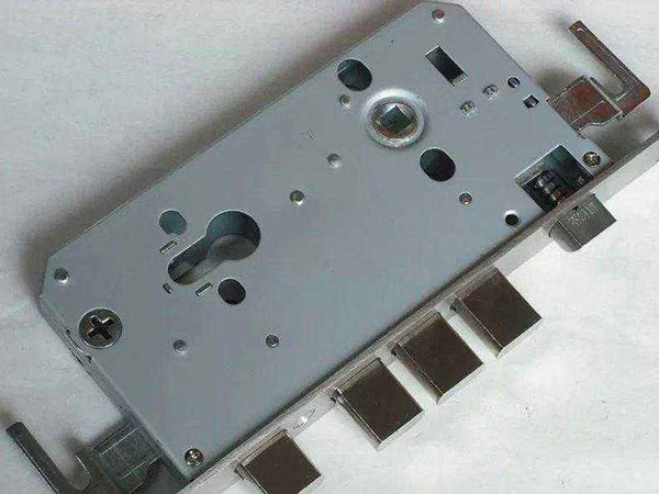 广宁24小时上门开锁公司